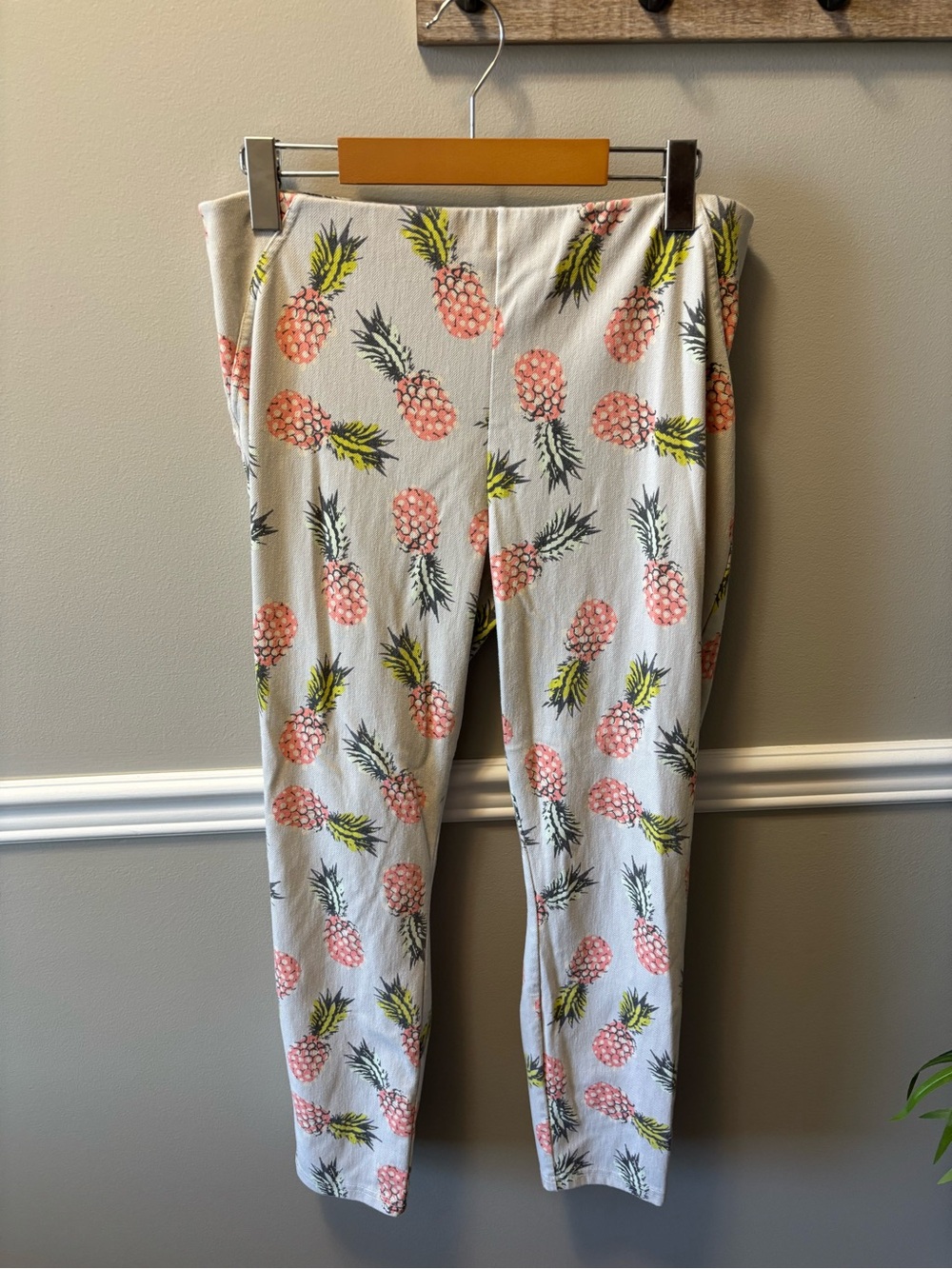 HUE Pineapple Print legging pants in Cream, Pink & Green